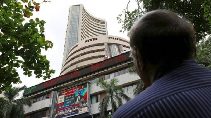Indian shares gain as oil prices fall