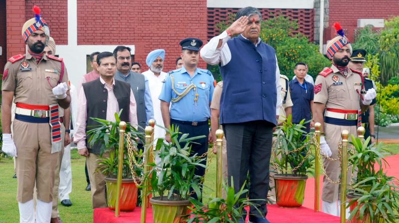 ਰਾਜਪਾਲ ਗੁਲਾਬ ਚੰਦ ਕਟਾਰੀਆ ਪੰਜਾਬ ਰਾਜ ਭਵਨ ਪਹੁੰਚਦੇ ਹੋਏ 