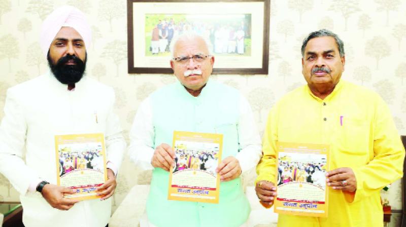 Manohar Lal Khattar with Sikh Sangat Leaders