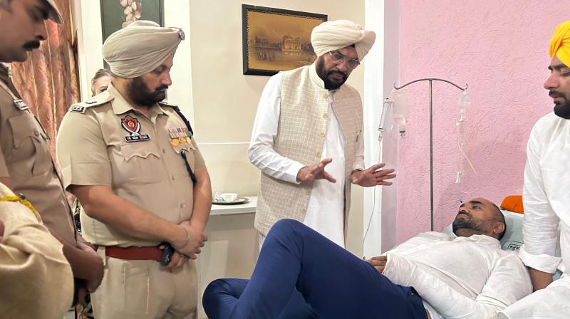 Minister Kuldeep Dhaliwal came to meet the NRI family who were attacked in Himachal