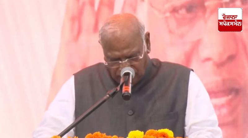 Mallikarjun Kharge: Mallikarjun Kharge's deteriorating health while giving a speech on stage, then said - will not die so soon