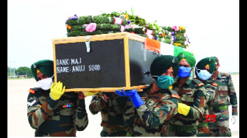 ਜੰਮੂ 'ਚ ਸ਼ਹੀਦ ਹੋਏ ਮੇਜਰ ਅਨੁਜ ਸੂਦ ਦੀ ਮ੍ਰਿਤਕ ਦੇਹ ਚੰਡੀਗੜ੍ਹ ਪੁੱਜੀ