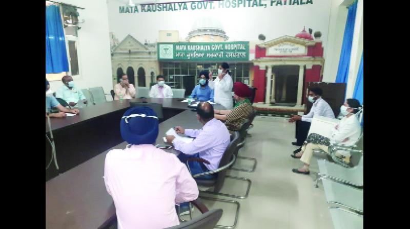 ਕੋਵਿਡ-19 ਤਹਿਤ ਡੈਂਟਲ ਡਾਕਟਰਾਂ ਤੇ ਲੈਬ ਸਟਾਫ਼ ਨੂੰ ਸੈਂਪਲ ਲੈਣ ਦੀ ਤਕਨੀਕ ਬਾਰੇ ਦਿਤੀ ਸਿਖਲਾਈ