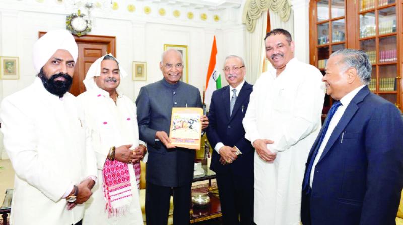 Ram Nath Kovind presenting Magazine 