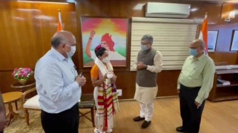 Railway Minister Ashwani Vaishnav meets Mirabai Chanu