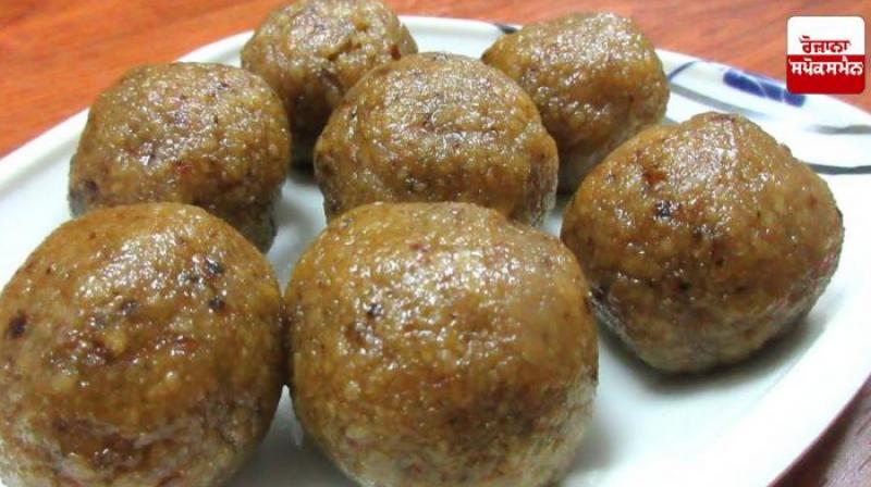 Make roti laddus in the kitchen at home Food Recipes