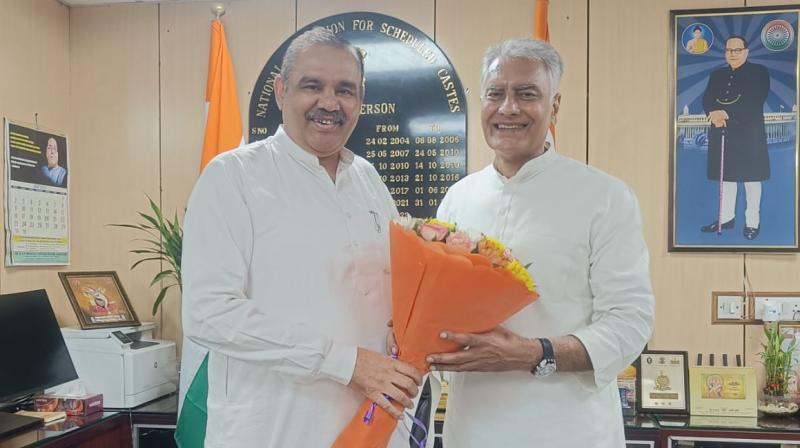 Newly appointed BJP Punjab President meets NCSC President Vijay Sampla
