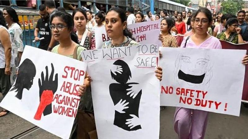 ਬ੍ਰਿਟਿਸ਼ ਭਾਰਤੀ ਡਾਕਟਰਾਂ ਰੋਸ ਪ੍ਰਦਰਸ਼ਨ ਕਰਦੀਆਂ ਹੋਈਆਂ  