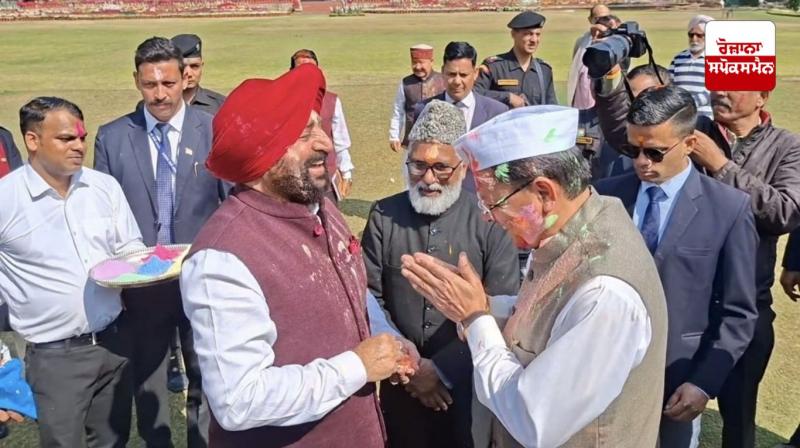 Ministers and officials played Holi with the Governor and CM Dhami