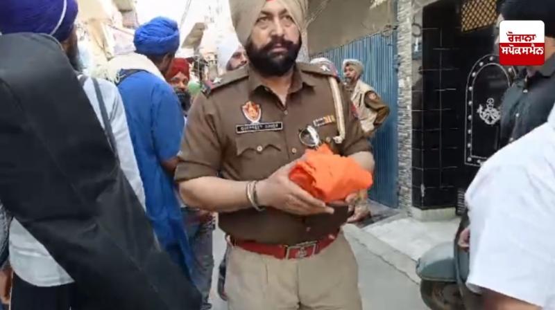 Tarn Taran Miscreants desecrate Gutka Sahib outside Gurdwara Sanjhiwal in Tarn Taran