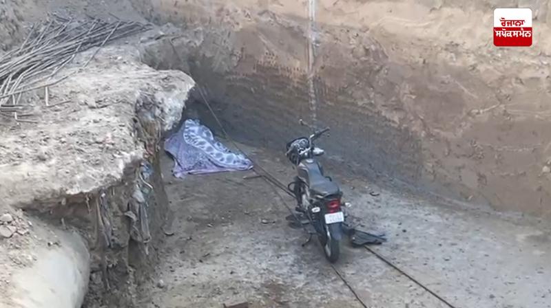 Jalandhar Biker falling into 15-foot deep pit