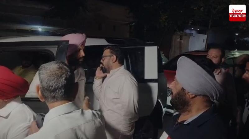  ਆਸ਼ੂ ਦੇ ਘਰ ਮੁਲਾਕਾਤ ਕਰਨ ਪਹੁੰਚੇ ਰਾਜਾ ਵੜਿੰਗ, ਉਹਨਾਂ ਦੀ ਗੈਰ ਮੌਜੂਦਗੀ ਕਾਰਨ ਵਾਪਸ ਪਰਤੇ