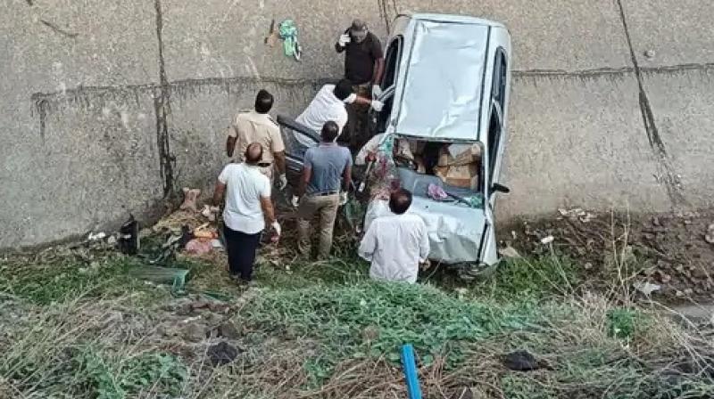 Car falls into a canal in Sangli, Maharashtra