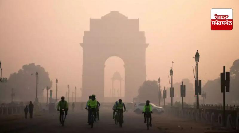 Delhi News: Thick fog in Delhi, delays in many trains and flights