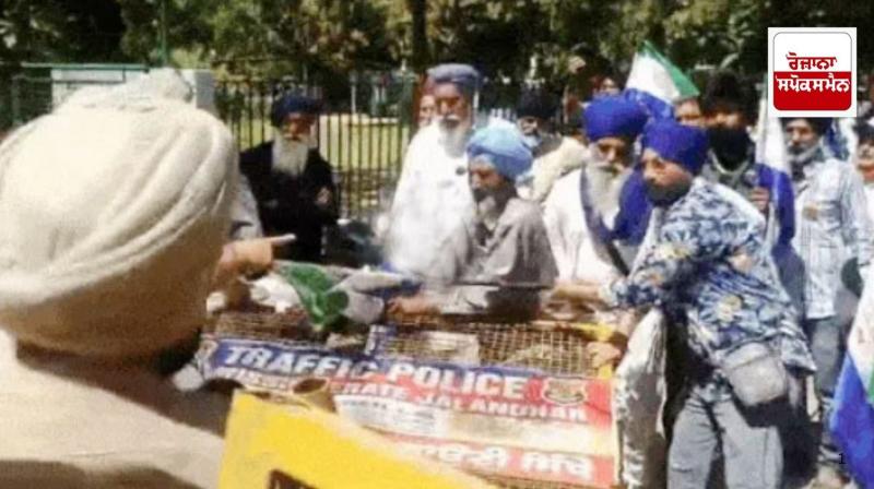 Farmers surround the houses of the Chief Minister and ministers in Punjab