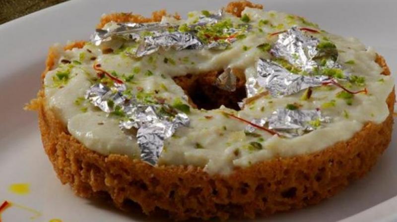 Make ghewar in the kitchen at home