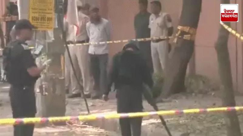 ਪੁਲਿਸ ਘਟਨਾ ਵਾਲੀ ਥਾਂ ’ਤੇ ਜਾਂਚ ਕਰਦੀ ਹੋਈ 