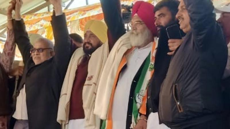 Shiromani Akali Dal leader Darbara Singh Guru joins Congress party