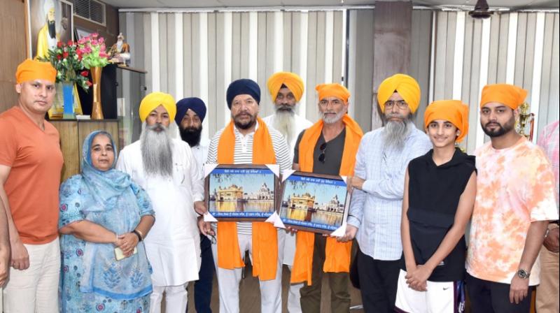Canadian Family donated 1 kg gold At Sachkhand Sri Harmandir Sahib
