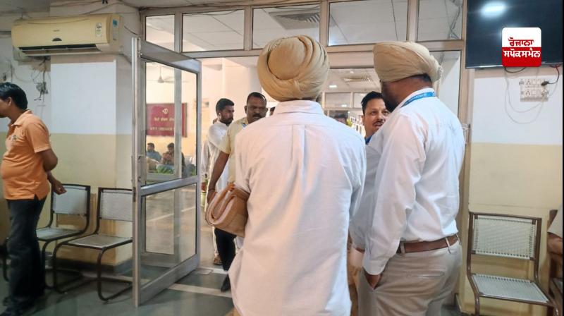 ਏਸੀ ਪੱਖੇ ਕੁਰਸੀਆਂ ਚੱਕਣ ਲੱਗੇ ਕੋਰਟ ਦੀ ਟੀਮ ਤਾਂ DC ਦਫ਼ਤਰ ਮਚੀ ਅਫਰਾ-ਤਫ਼ੜੀ