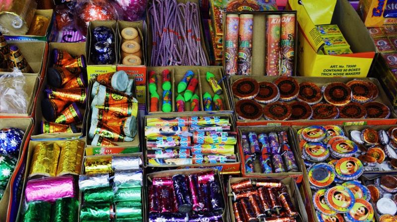 Delhi government bans use of firecrackers in delhi News