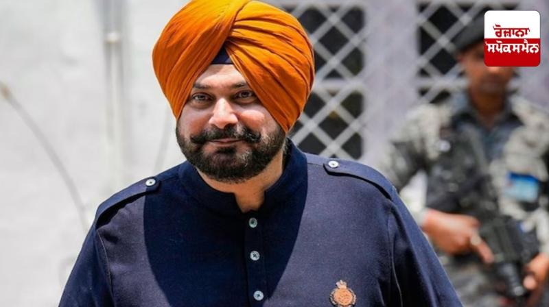 Navjot Singh Sidhu takes a jibe at his opponents in a poetic style