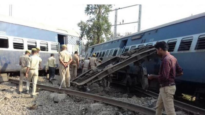 New Farakka Express derails