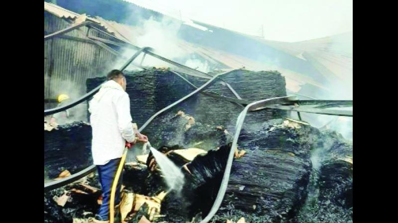  ਵਿਧਾਨ ਸਭਾ ਦੇ ਸਪੀਕਰ ਗਿਆਨ ਚੰਦ ਗੁਪਤਾ ਦੀ ਅੱਗ ਨਾਲ ਸਵਾਹ ਹੋਈ ਫੈਕਟਰੀ। ਫ਼ੋਟੋ ਵਰਮਾ