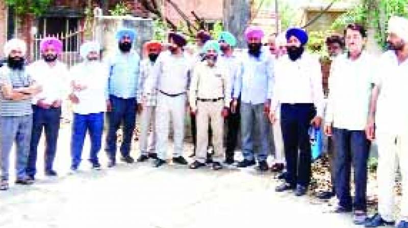 The power workers hoisted the flag of the organization