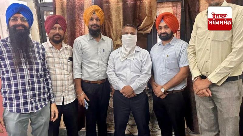 Campaign against corruption: District Consumer Court reader arrested red-handed for taking bribe of Rs. 50,000