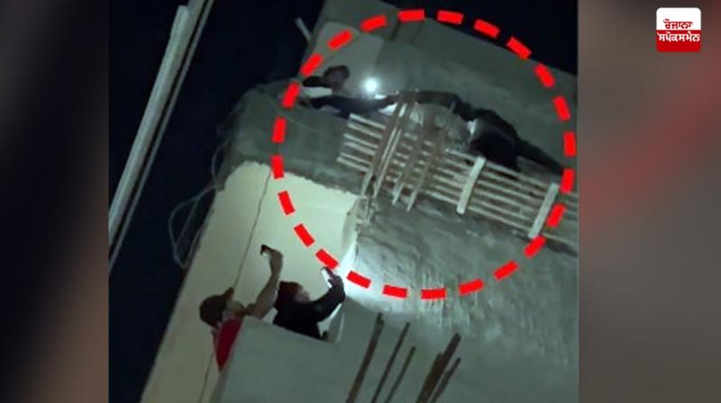 Thieves caught in Mohali, jumped from the fourth floor to save their lives Latest News in Punjabi 