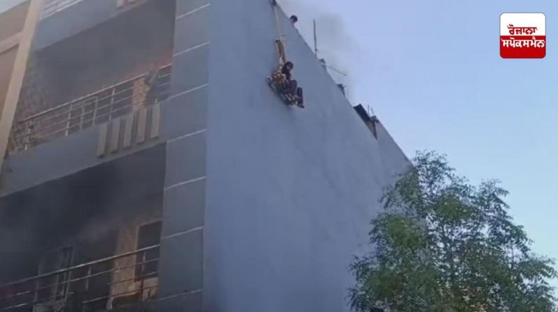 Hyderabad A massive fire broke out in the building, 3 people including a 7 year old girl died due to suffocation.