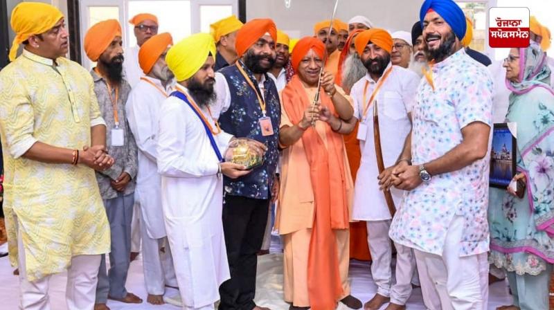 ਸੀਐਮ ਯੋਗੀ ਐਤਵਾਰ ਨੂੰ ਗੋਰਖਪੁਰ ਦੇ ਪੈਡਲੇਗੰਜ ਸਥਿਤ ਗੁਰਦੁਆਰਾ ਸ੍ਰੀ ਗੁਰੂ ਸਿੰਘ ਸਭਾ ਪਹੁੰਚੇ