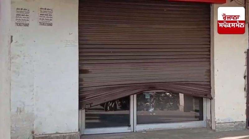 ਫ਼ਰੀਦਕੋਟ ’ਚ ਥਾਣੇ ਨੇੜੇ 4 ਦੁਕਾਨਾਂ ਦੇ ਸ਼ਟਰ ਭੰਨ ਕੇ ਲੱਖਾਂ ਰੁਪਏ ਦਾ ਸਮਾਨ ਅਤੇ ਨਕਦੀ ਚੋਰੀ 