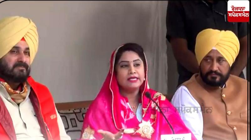  CM CHANNI WELCOMES AAP MLA RUBY IN CONGRESS PARTY