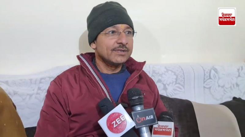 ਪੀੜਤ ਰਾਜੇਸ਼ ਕੁਮਾਰ ਪੱਤਰਕਾਰਾਂ ਨਾਲ ਗੱਲਬਾਤ ਕਰਦੇ ਹੋਏ 