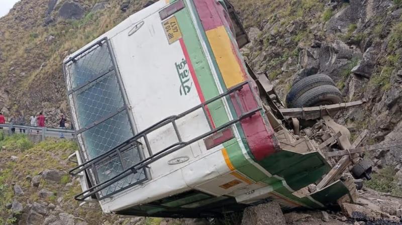 Four dead, three injured due to bus overturn in Himachal