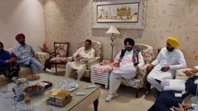  Navjot Sidhu holds closed door meeting with supporting MLAs
