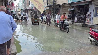 ਗਿਦੜਬਾਹਾ ’ਚ ਸੀਵਰੇਜ  ਦੀ ਪੀਣ ਵਿਚੋਂ ਲੰਘਣ ਲਈ ਪ੍ਰੇਸ਼ਾਨ ਲੋਕ 