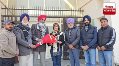 Australian MP Parvinder Kaur welcomed upon arrival at Bhai Kahn Singh Library