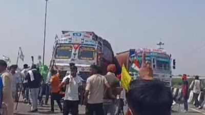 Farmers block highway-44.
