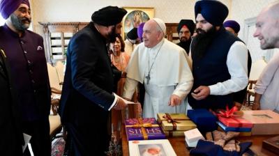 Pope Francis receives members of the Sikh Delegation from Guru Nanak Darbar of Dubai in the United Arab Emirates.