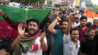 Kolkata: Supporters of football clubs Mohun Bagan and East Bengal protest against the alleged rape and murder of a woman doctor at the RG Kar Medical College and Hospital, in Kolkata, Sunday, Aug. 18, 2024. Supporters of the arch-rival clubs gathered near the Salt Lake stadium, the venue of the cancelled Kolkata Derby, on Sunday evening in a rare show of camaraderie to protest the alleged rape and murder. (PTI Photo/Swapan Mahapatra)