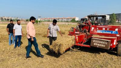 ਕਿਸਾਨਾਂ ਨੂੰ ਸੁਪਰੀਮ ਕੋਰਟ ਅਤੇ ਐਨ ਜੀ ਟੀ ਦੇ ਦਿਸ਼ਾ-ਨਿਰਦੇਸ਼ਾਂ ਪ੍ਰਤੀ ਜਾਗਰੂਕ ਕਰਨ ਅਤੇ ਖੇਤਾਂ ਵਿੱਚ ਅੱਗ ਲੱਗਣ ਦੀਆਂ ਘਟਨਾਵਾਂ ਪ੍ਰਤੀ ਸੁਚੇਤ ਕਰਨ ਲਈ ਪ੍ਰਸ਼ਾਸਨਿਕ ਅਧਿਕਾਰੀਆਂ ਨੇ ਬੁੱਧਵਾਰ ਨੂੰ ਫੀਲਡ ਦਾ ਦੌਰਾ ਕੀਤਾ।