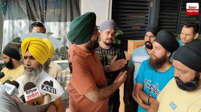 ਪੱਤਰਕਾਰਾਂ ਨਾਲ ਗੱਲਬਾਤ ਕਰਦੇ ਹੋਏ ਸਕੱਤਰ ਪ੍ਰਤਾਪ ਸਿੰਘ ਤੇ ਸੰਸਦ ਮੈਂਬਰ ਗੁਰਜੀਤ ਸਿੰਘ ਔਜਲਾ 