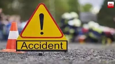5 dead, 2 injured as car falls into dry river in Maharashtra Latest News in Punjabi 