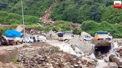 4 Vehicles Buried Due to Landslide in Shimla, Orange Alert Issued Today As Well Latest News in Punjabi 