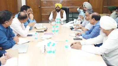 ਹਰਭਜਨ ਸਿੰਘ ਈ. ਟੀ. ਓ. ਨੇ ਹੜ੍ਹਾਂ ਕਾਰਨ ਸੜਕਾਂ ਦੇ ਹੋਏ ਨੁਕਸਾਨ ਦਾ ਲਿਆ ਜਾਇਜ਼ਾ