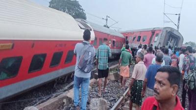 High-speed Habra-Mumbai mail collided with a freight train, 2 dead, 20 injured