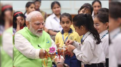 PM Modi celebrated Raksha Bandhan with school girls